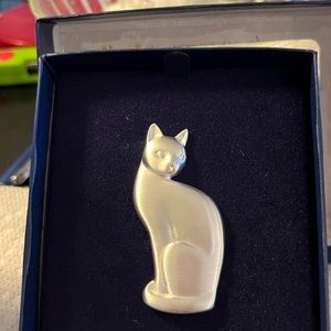 Really pretty new cat pin in box #140